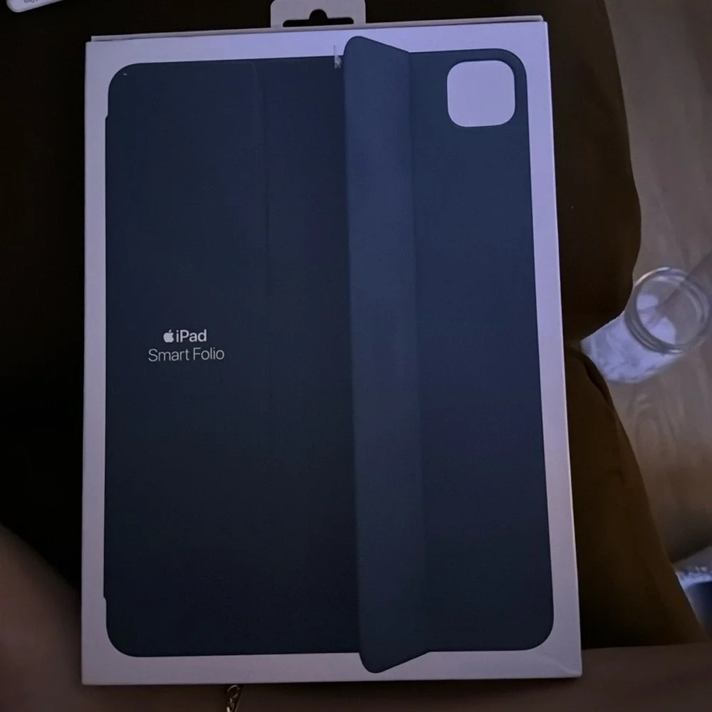 Slightly used Apple Smart Folio that fit iPad Pro 1-3rd generation